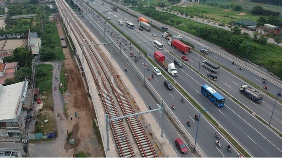 Deputy PM inspects progress of Ben Thanh-Suoi Tien metro line project ảnh 5