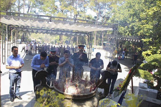 Crowds flock to Quang Tri, the land with fire and sword ảnh 12