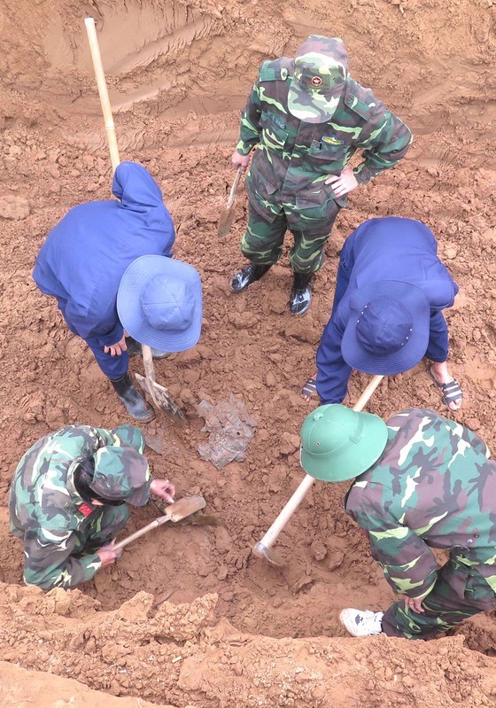 Country pays tribute to heroic martyrs on War Invalids and Martyrs' Day ảnh 3