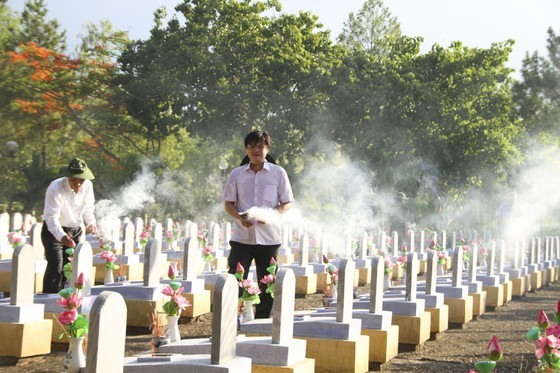 Crowds flock to Quang Tri, the land with fire and sword ảnh 4