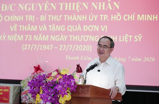 HCMC’s Party, government, and people show gratitude to war invalids  ảnh 2
