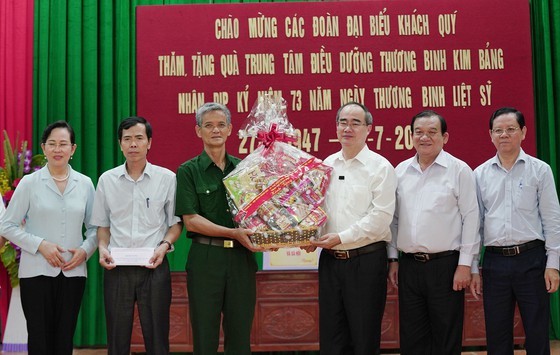 HCMC’s Party, government, and people show gratitude to war invalids  ảnh 5