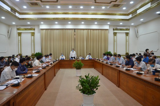 Early pandemic prevention helps find new cases quickly: HCMC Party Secretary ảnh 1