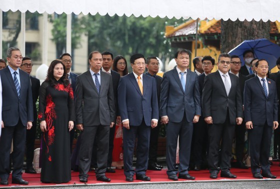 Flag raising ceremony marks 53 years of ASEAN ảnh 3