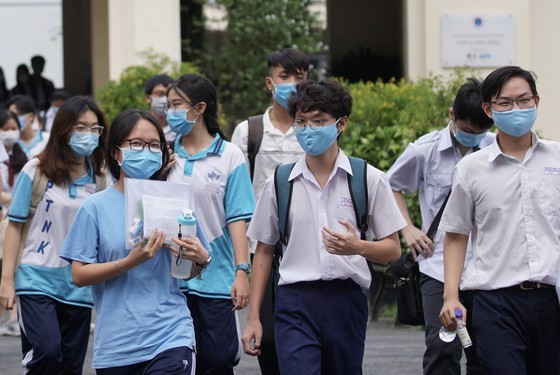 Students nationwide sit for high school graduation exam