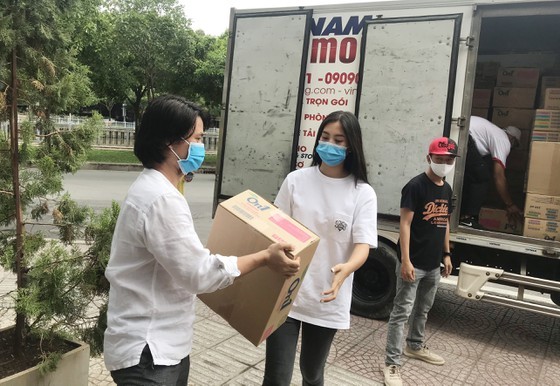 Online concert supporting Da Nang’s 'frontline soldiers' receives VND1.2 billion ảnh 8