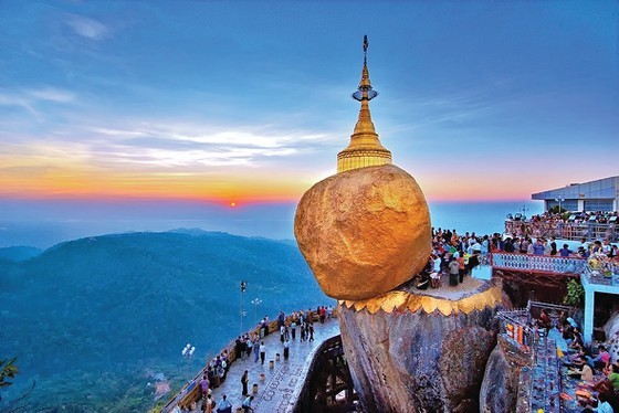 Photo exhibition on discovering ASEAN land, people to open in Hanoi ảnh 1