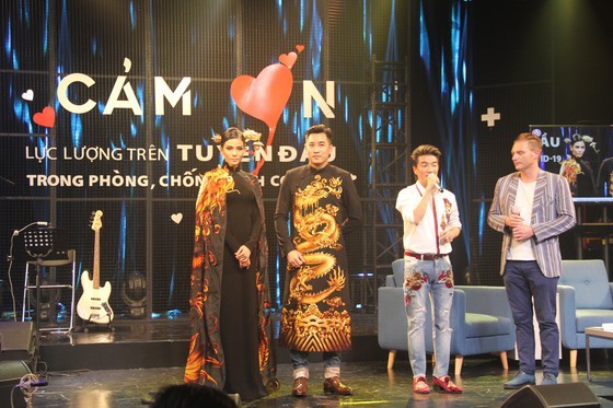 Fund-raising talk show series for frontline workers ảnh 12