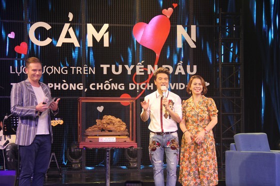 Fund-raising talk show series for frontline workers ảnh 13