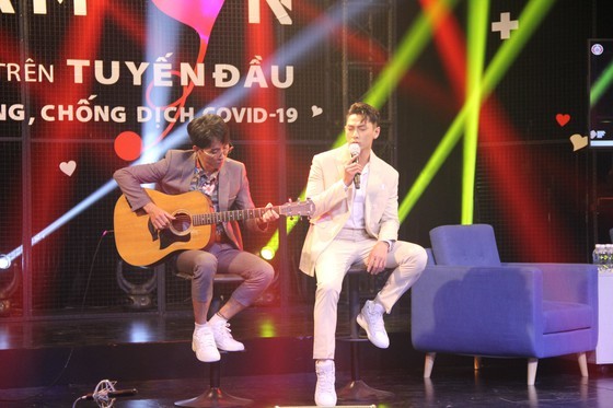 Fund-raising talk show series for frontline workers ảnh 6