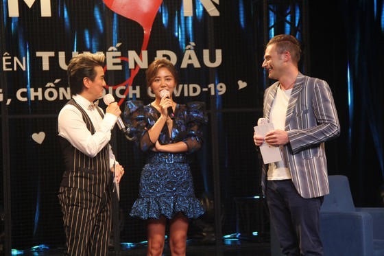 Fund-raising talk show series for frontline workers ảnh 9