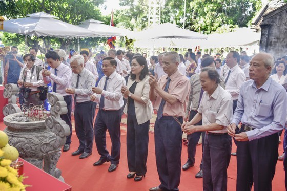 Ha Tinh celebrates great poet Nguyen Du's death anniversary ảnh 3