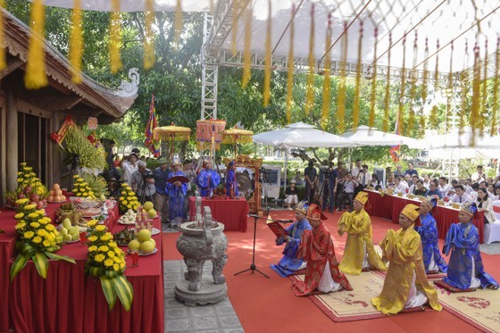 Ha Tinh celebrates great poet Nguyen Du's death anniversary ảnh 4