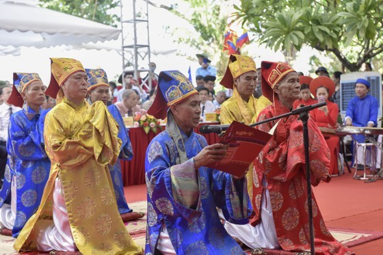 Ha Tinh celebrates great poet Nguyen Du's death anniversary ảnh 5