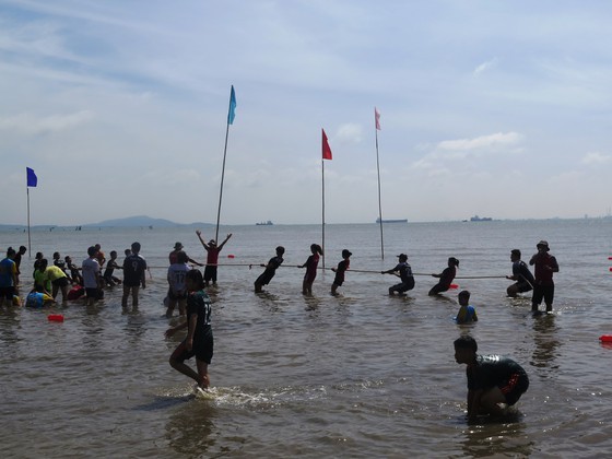 Visitors enjoy joyful time as Can Gio Nghinh Ong Festival returns ảnh 2