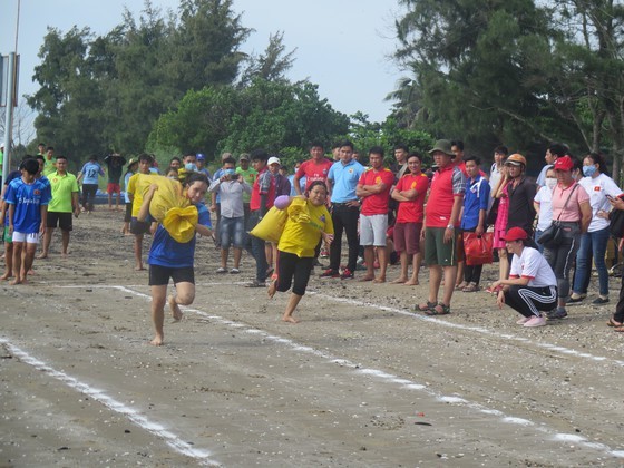 Visitors enjoy joyful time as Can Gio Nghinh Ong Festival returns ảnh 1