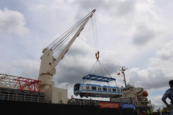 First wagons for Ben Thanh-Suoi Tien metro line arrive in HCMC ảnh 1