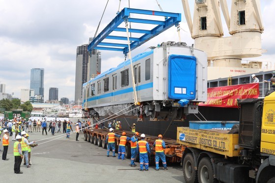 First wagons for Ben Thanh-Suoi Tien metro line arrive in HCMC ảnh 6