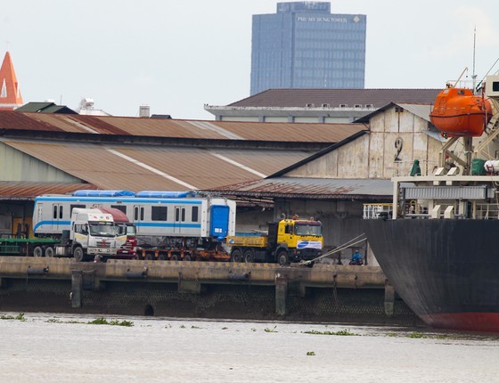 First wagons for Ben Thanh-Suoi Tien metro line arrive in HCMC ảnh 7