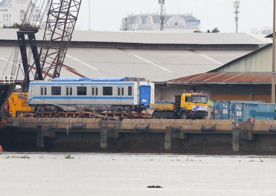 First wagons for Ben Thanh-Suoi Tien metro line arrive in HCMC ảnh 8