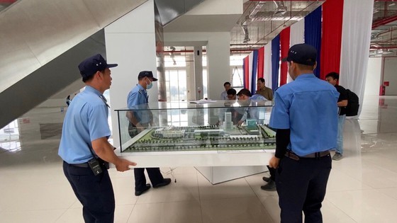 Last-minute preparation to the inauguration of New Eastern Bus Station ảnh 3