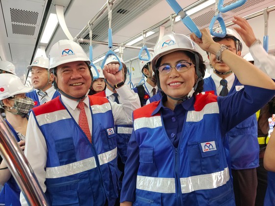 HCMC’s first metro train introduced to public ảnh 3
