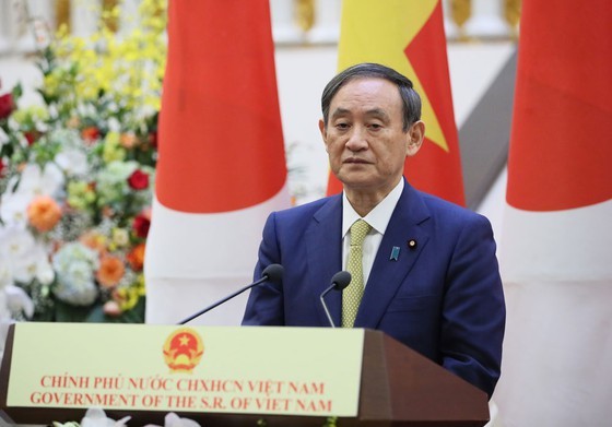 PM Nguyen Xuan Phuc chairs welcome ceremony for his Japanese counterpart ảnh 15