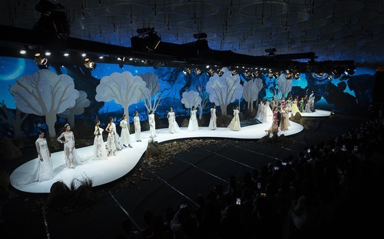 Vietnam Runway Fashion Week 2020 opens ảnh 2