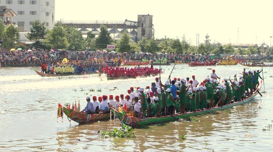 Soc Trang celebrates Khmer people's Ok-Om-Bok festival ảnh 2