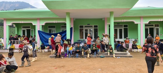 Search for missing people in Quang Nam landslide halted due to storm Goni ảnh 3