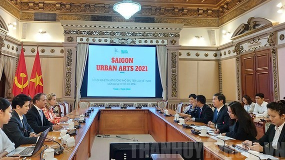 At the meeting (Photo:Thanhuytphcm)