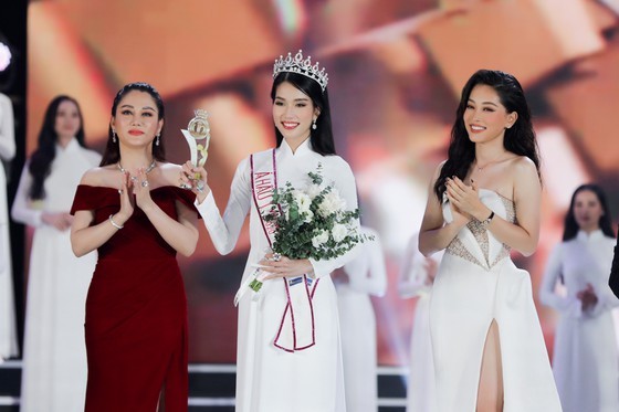 Do Thi Ha wins Miss Vietnam 2020 crown ảnh 3