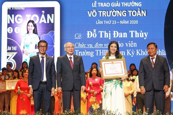 50 outstanding teachers honored with 23rd Vo Truong Toan Awards ảnh 3