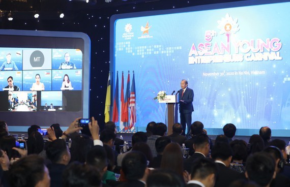 Deputy Prime Minister Truong Hoa Binh speaks at the conference. (Photo: SGGP)