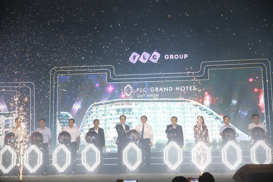 1km long swimming pool opens in Quy Nhon ảnh 1