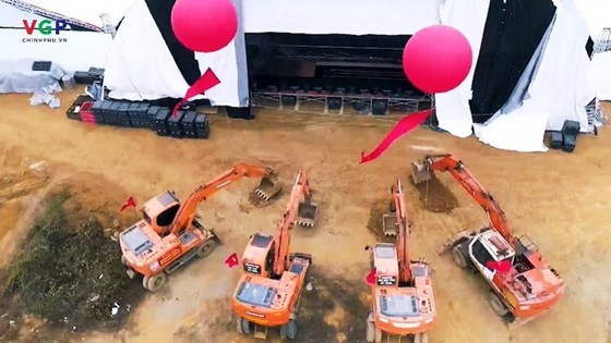 PM kicks off construction of NIC, opens VIIE 2021 ảnh 3