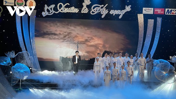 An art performance in the program (Photo: VOV)