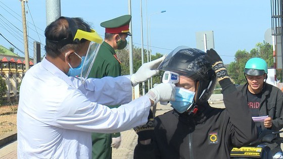 HCMC establishes blockades of sites, Dong Nai issues gathering restrictions ảnh 2