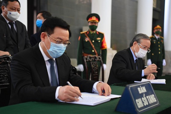 State funeral in Hanoi, Ben Tre for former Deputy PM Truong Vinh Trong starts  ảnh 13