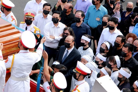 Former Deputy Prime Minister Truong Vinh Trong laid at rest in his native land ảnh 8