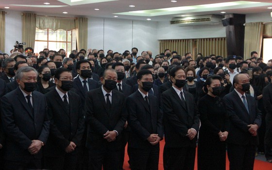 Former Deputy Prime Minister Truong Vinh Trong laid at rest in his native land ảnh 2