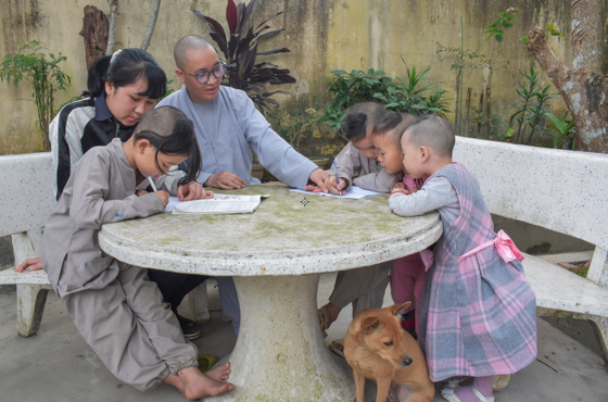 Exhibition of female portrait celebrates Int’l Women’s Day ảnh 3