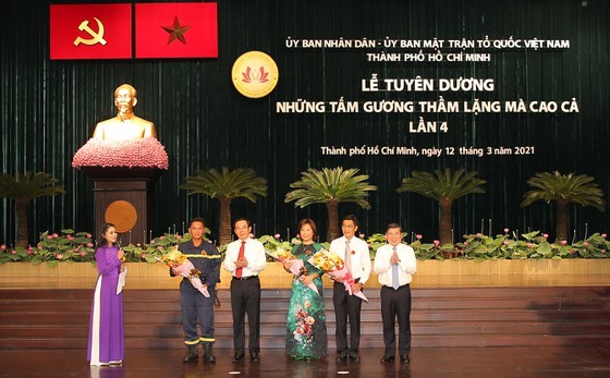 HCMC honors 129 outstanding individuals, organizations with silent contributions ảnh 1