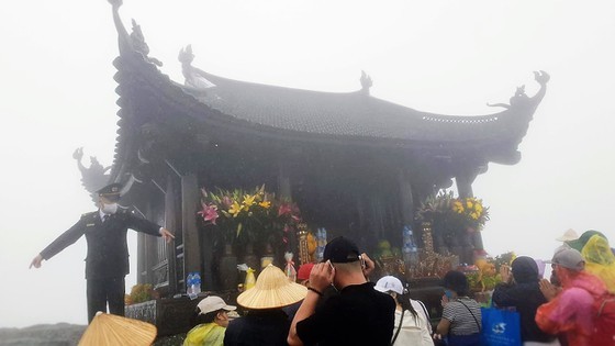 Majestic beauty of Sacred Yen Tu Mountain ảnh 9