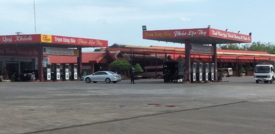 Police search 16 petroleum stations in HCMC, Binh Phuoc ảnh 2
