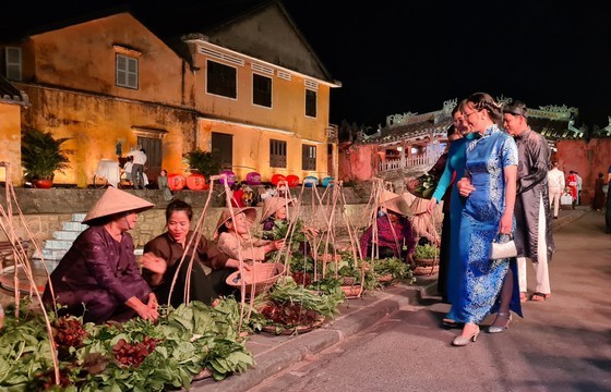 Hoi An’s history reappears in special art performance ảnh 2