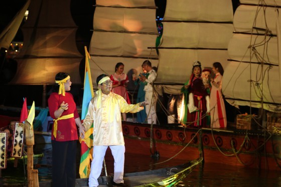 Hoi An’s history reappears in special art performance ảnh 7