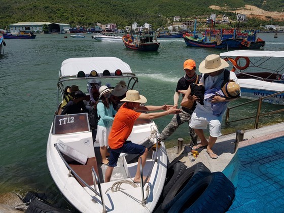 Nha Trang sees sudden increase in tourist numbers ảnh 1