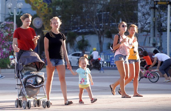 Nha Trang sees sudden increase in tourist numbers ảnh 2