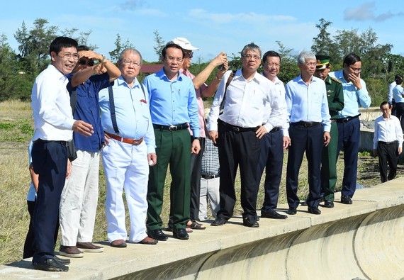 HCMC Party Chief makes realistic survey of Can Gio District ảnh 8